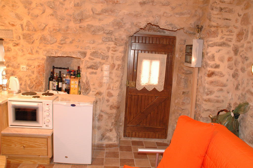 Stoneapartments, Γ Κωσταλοσ Και Σια Οε Avgonima エクステリア 写真